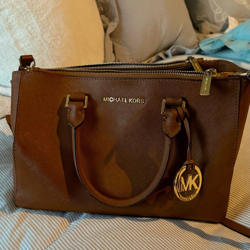 Micheal Kors purse - brown